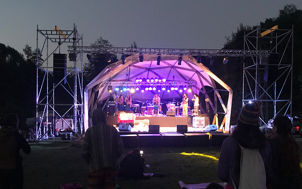 Half of the tor+shell becomes a stage cover