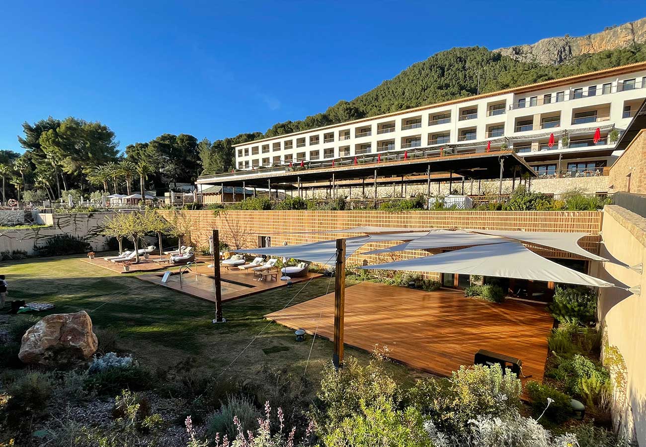 Four Seasons Wellness Deck